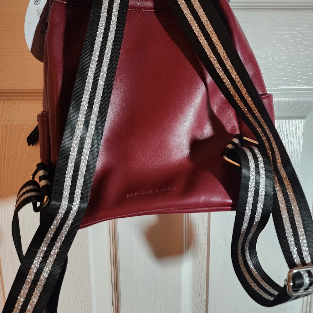 Backpack - Picture 7 of 9